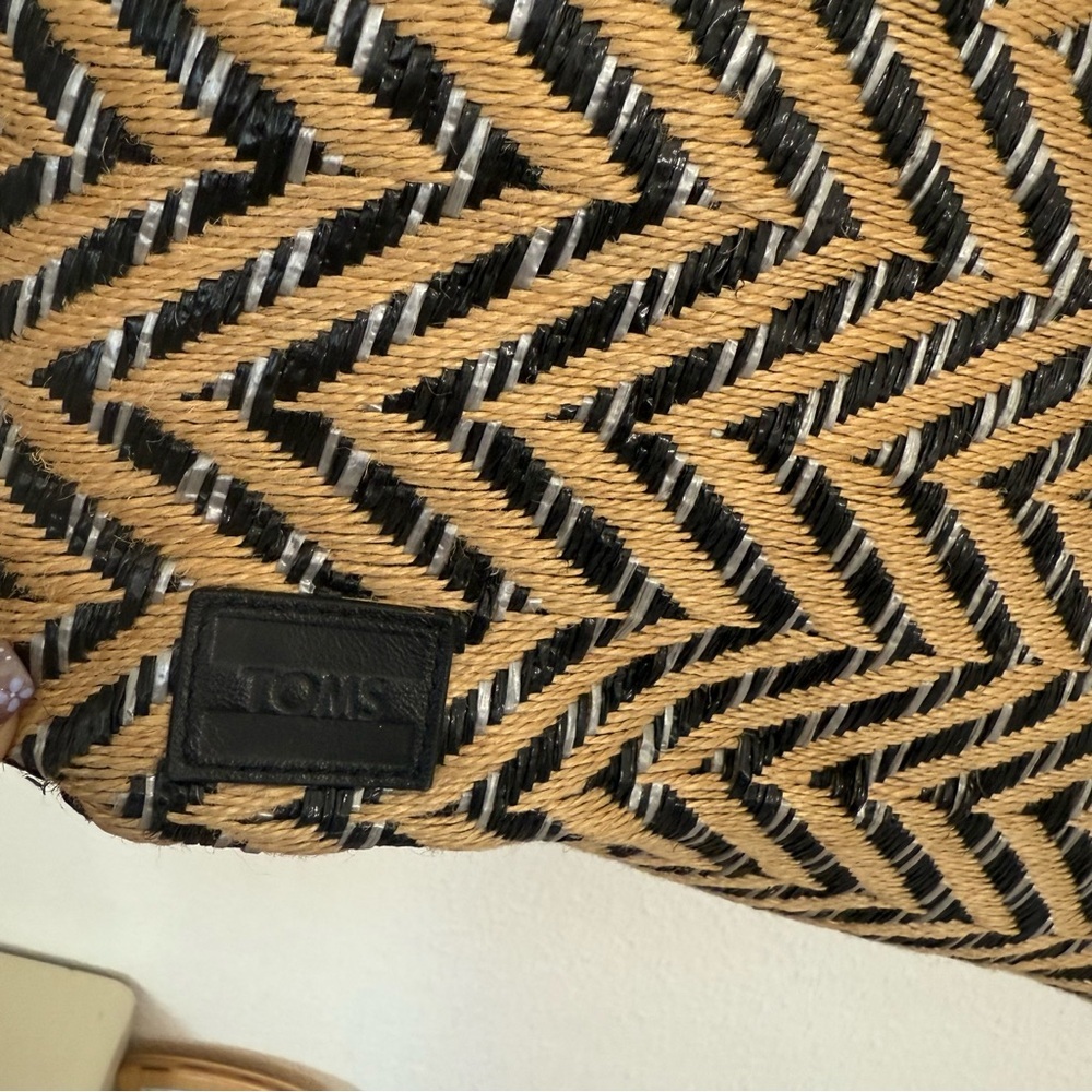TOMS Island Chevron Woven Straw Large Tote Bag - Picture 9 of 9